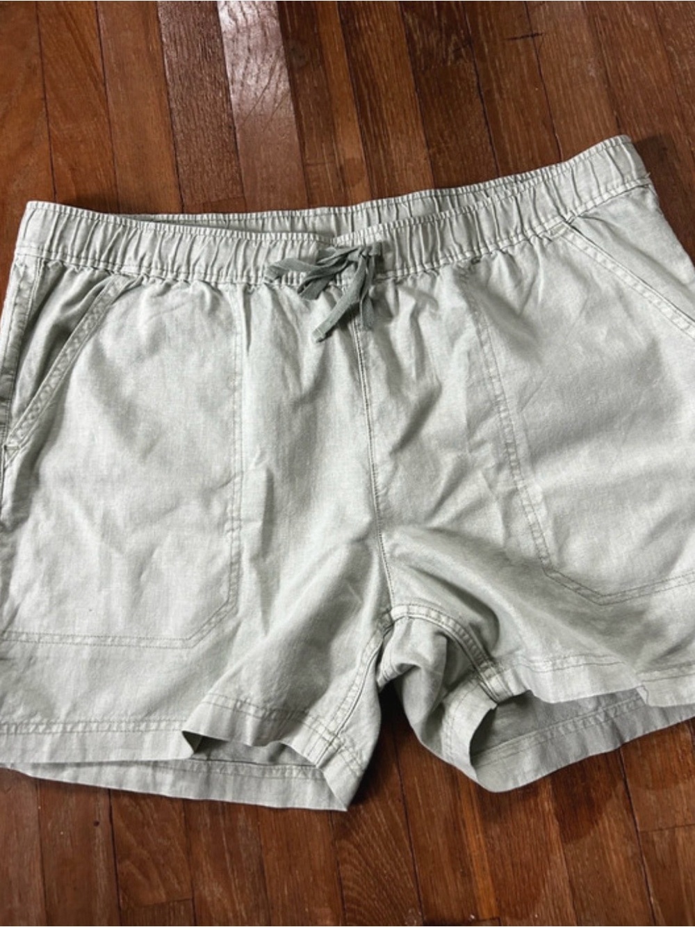 Eddie Bauer Women’s Shorts Size XL sage green